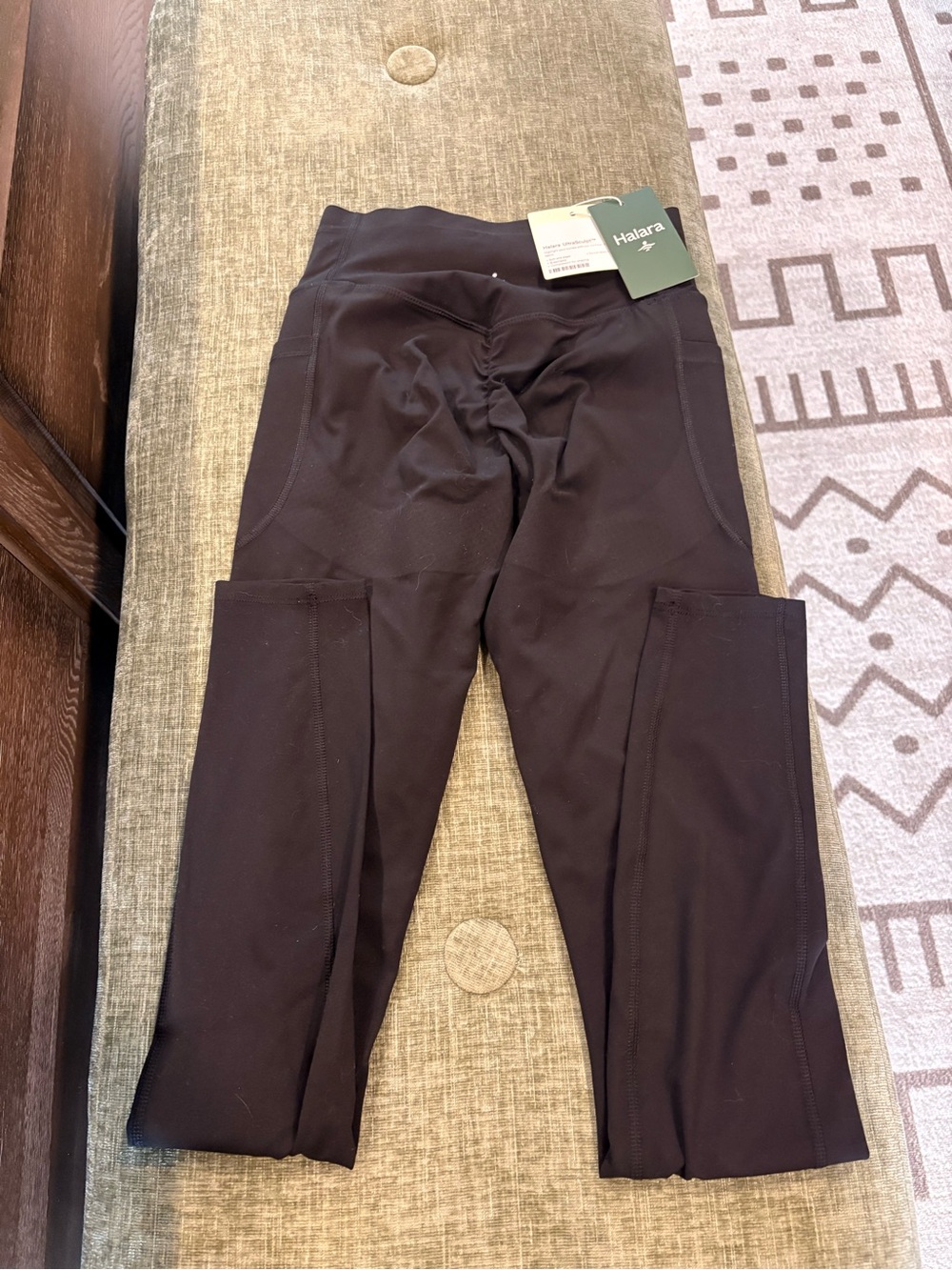 HALARA Black High-Rise Ruched Back Leggings with Pockets
